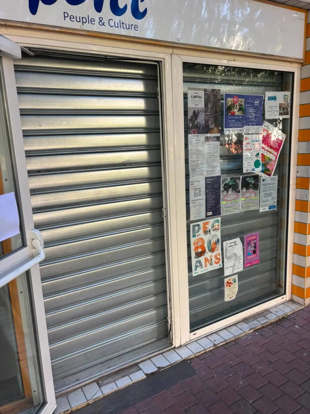Installation et pose de rideau métallique à Marseille 5