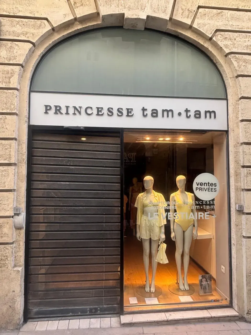 Installation et pose de rideau métallique à Marseille 5