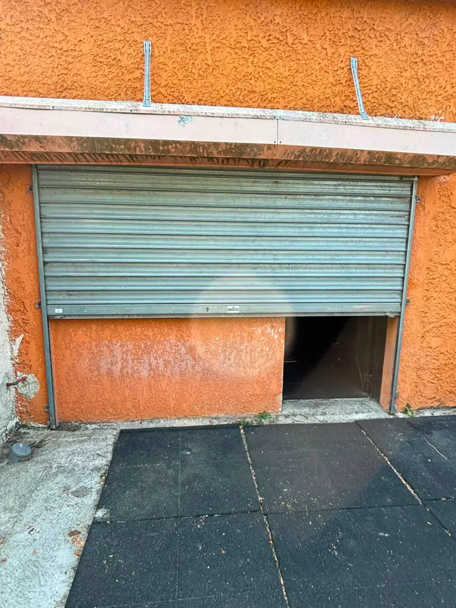 Installation et pose de rideau métallique à Marseille 5