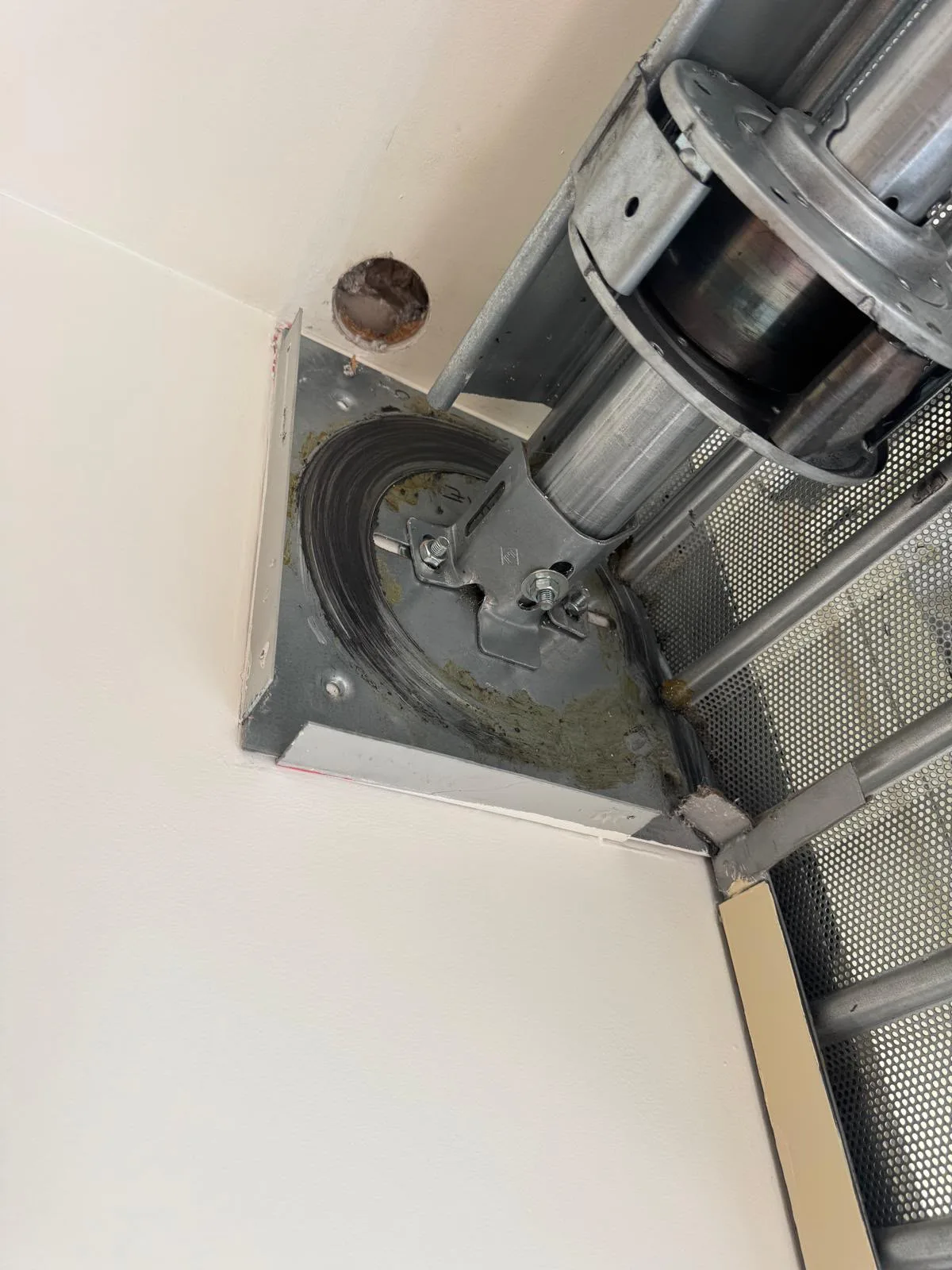 Motorisation de rideau métallique à Marseille 5