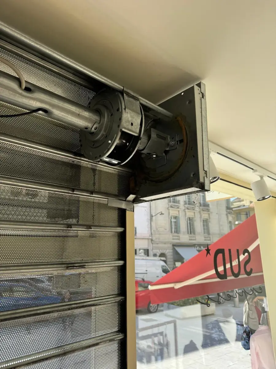 Motorisation de rideau métallique à Marseille 5